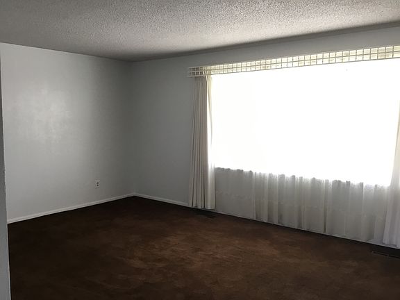 4th image of 2325 Windsor Dr
