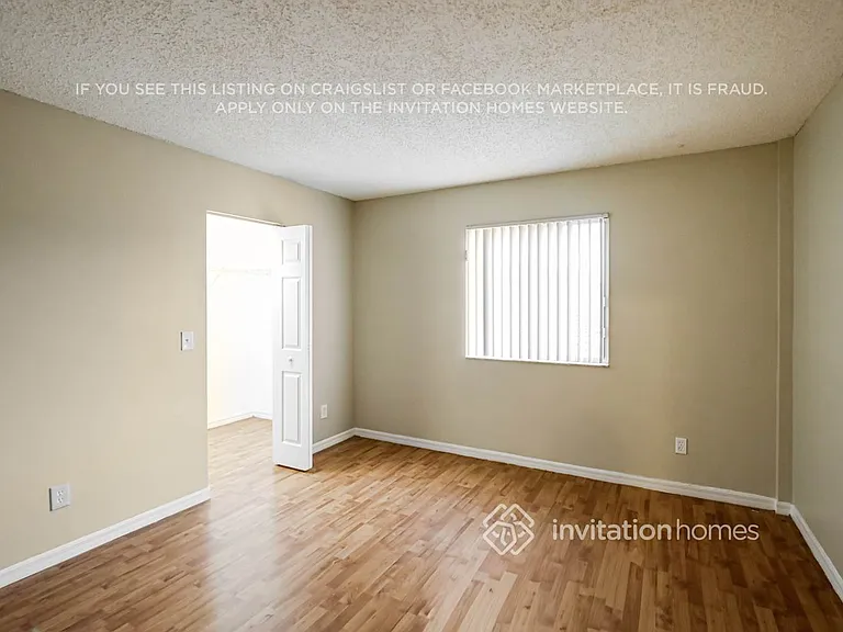 2300 SW 106th Ave — Photo 14