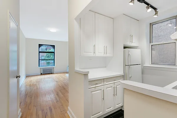 Rented by Anchor Associates | media 5