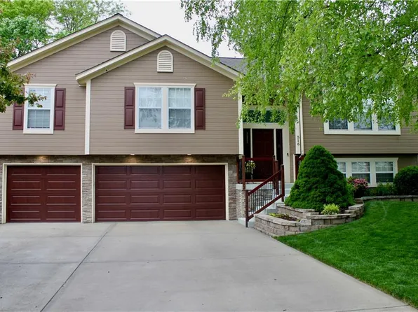 516 NE Topaz Dr, Lees Summit, MO 64086
