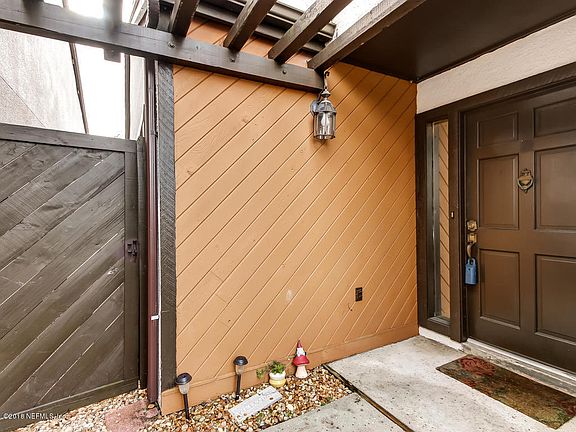 4th image of 7911 Baymeadows Cir W