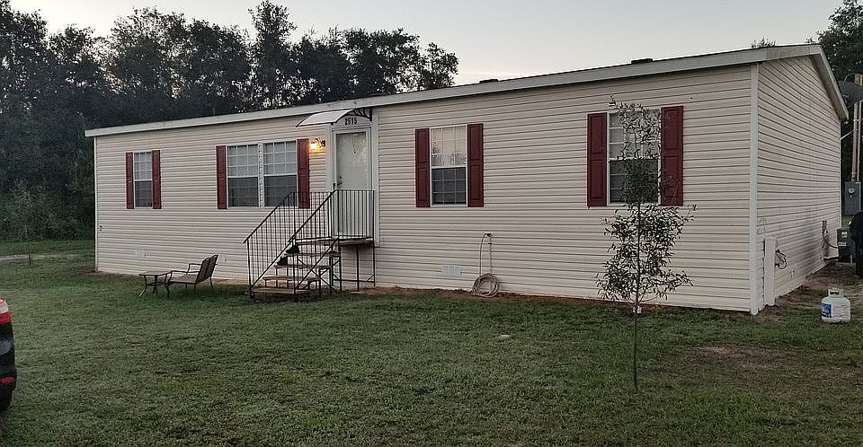 2nd image of 2515 E Knights Griffin Rd