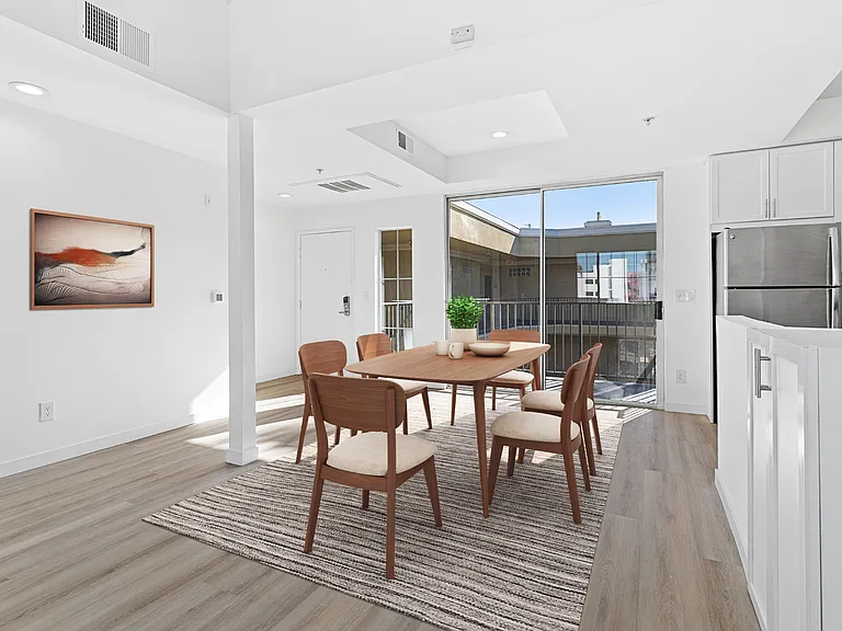 2033 Beloit Ave — Photo 4