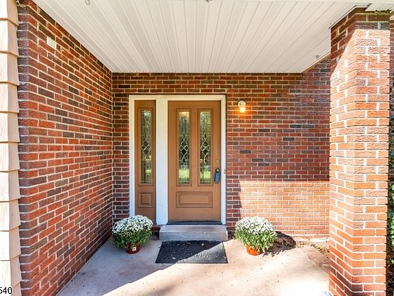 5th image of 126 Timothy Pl