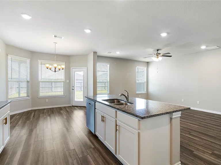 1160 Verona Dr — Photo 10