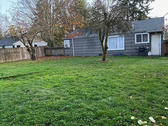 3rd image of 9009 Newgrove Ave SW