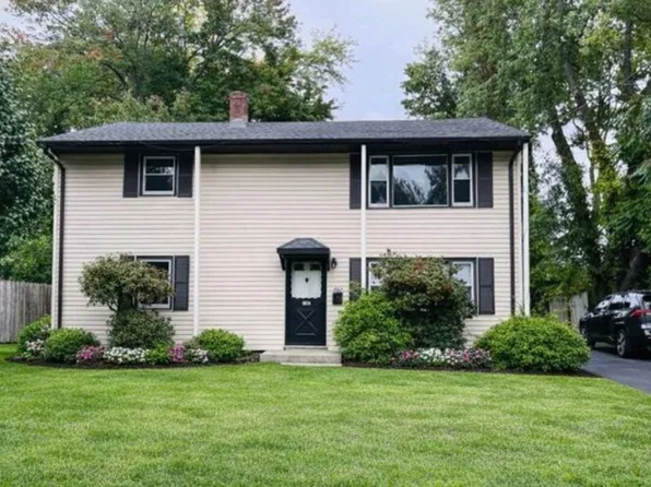 107 Crescent Dr, East Hartford, CT 06118