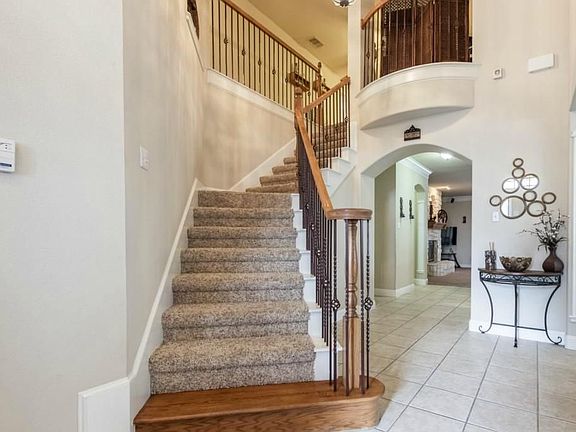 4th image of 7825 Vineyard Ct