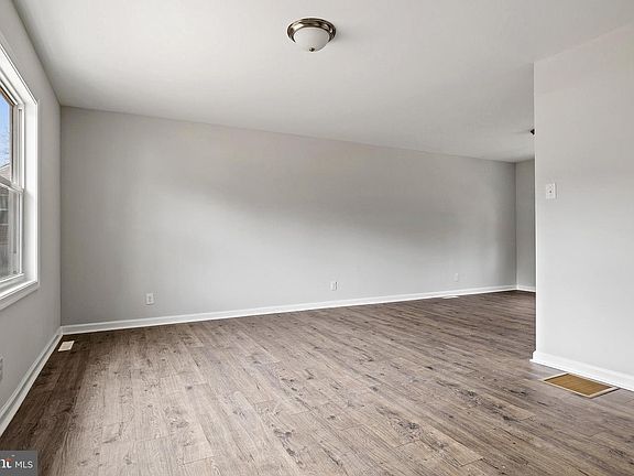 5th image of 771 W Clayton Ave