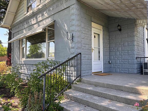 4th image of 110 E Alder St