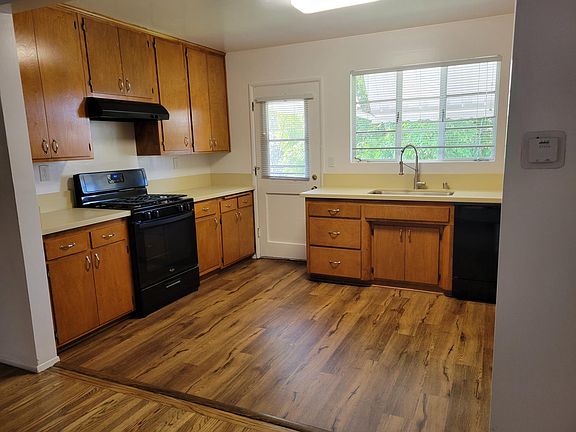 3rd image of 325 N Baldwin Ave APT B