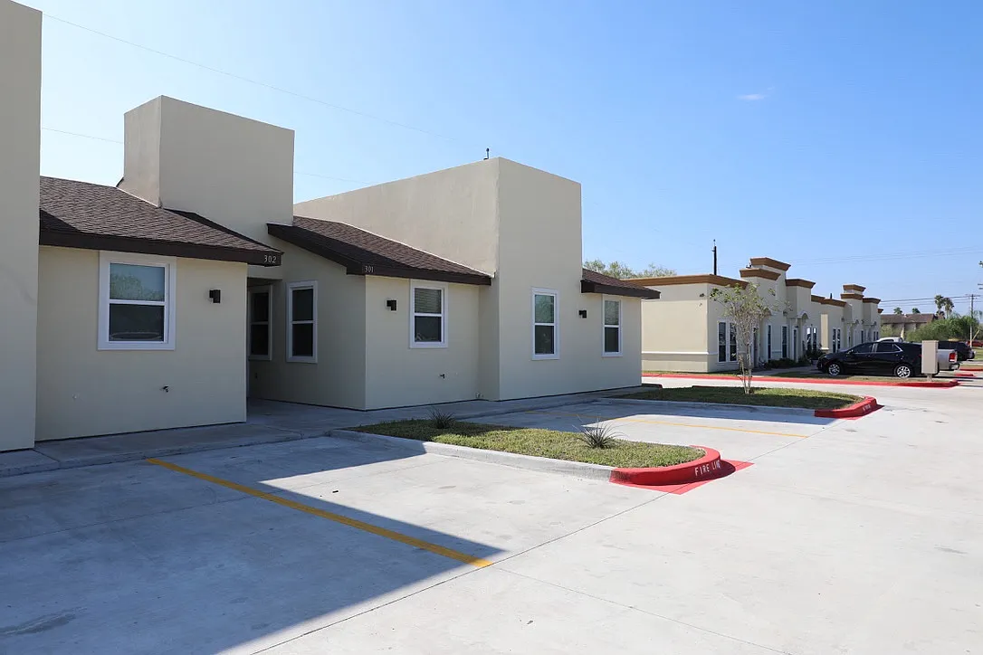 3 bed, 1203 sqft, $1,500 — Photo 3