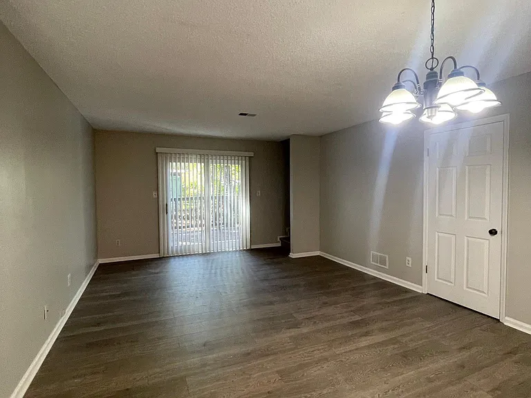 1282 Creekside Ct SE — Photo 8