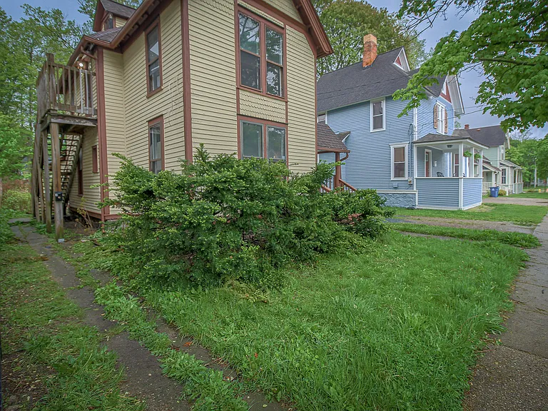 416 Douglas Ave — Photo 2