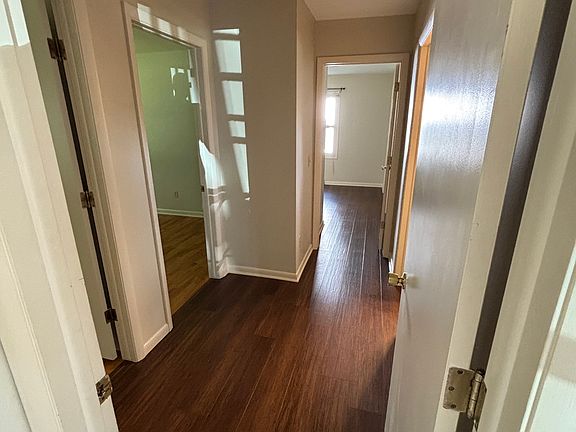 4th image of 2926 Tattersall Rd