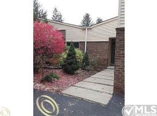 4244 Wabeek Lake Dr, West Bloomfield Twp, MI 48302