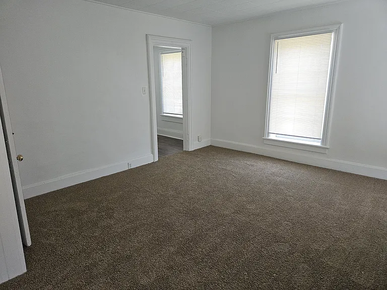 3777 Broadway — Photo 11