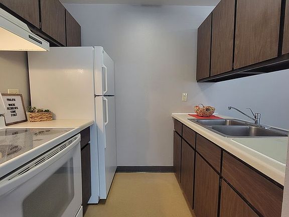 3rd image of 1605 7th St N #31