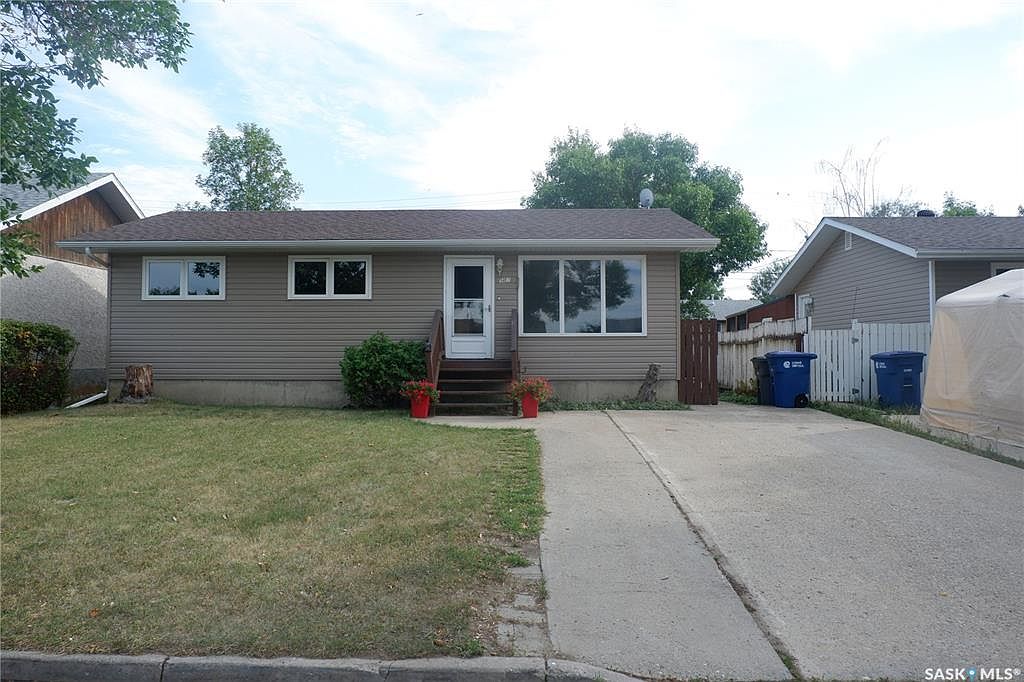 507 4th AVENUE W, Assiniboia, SK S0H 0B0 MLS SK981768 Zillow