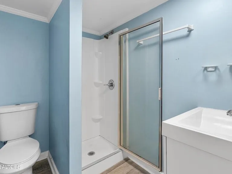 614 W Broadway St — Photo 8