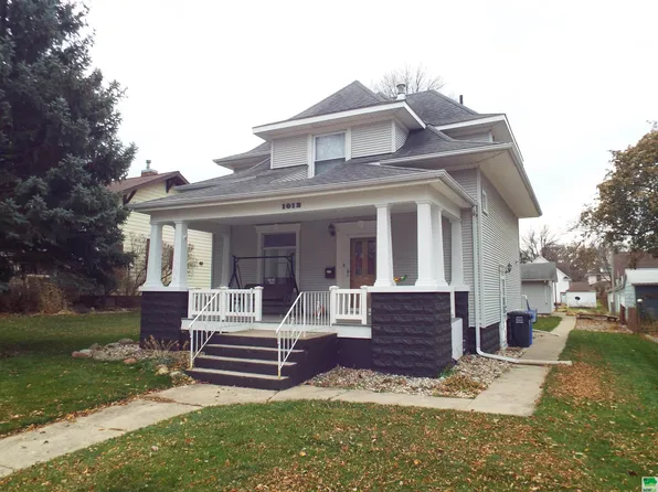 1012 9th St, Sheldon, IA 51201