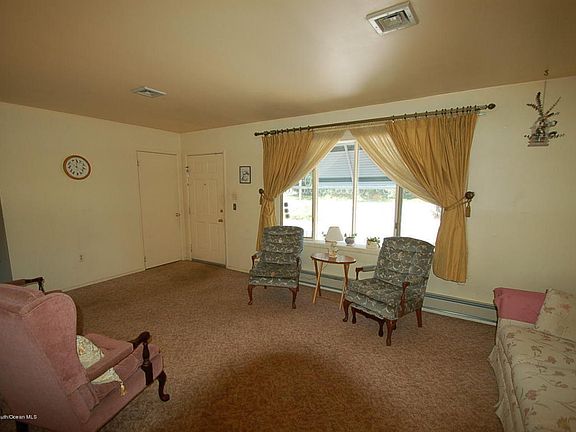 3rd image of 535 Clifton Ave