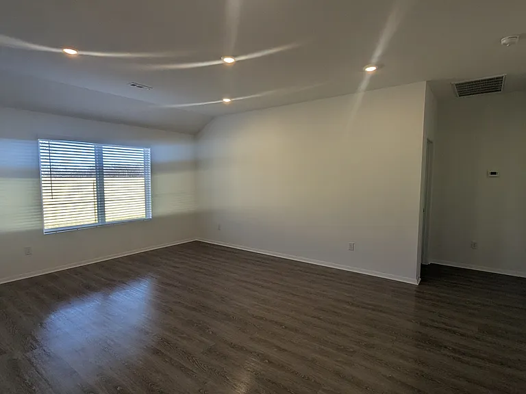 1405 E Latium St — Photo 8