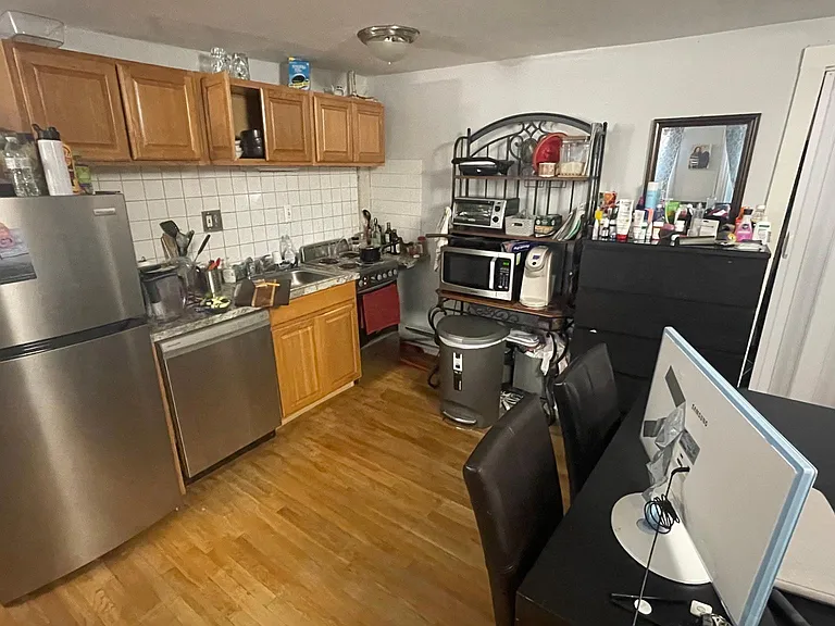 679 Massachusetts Ave #B — Photo 2