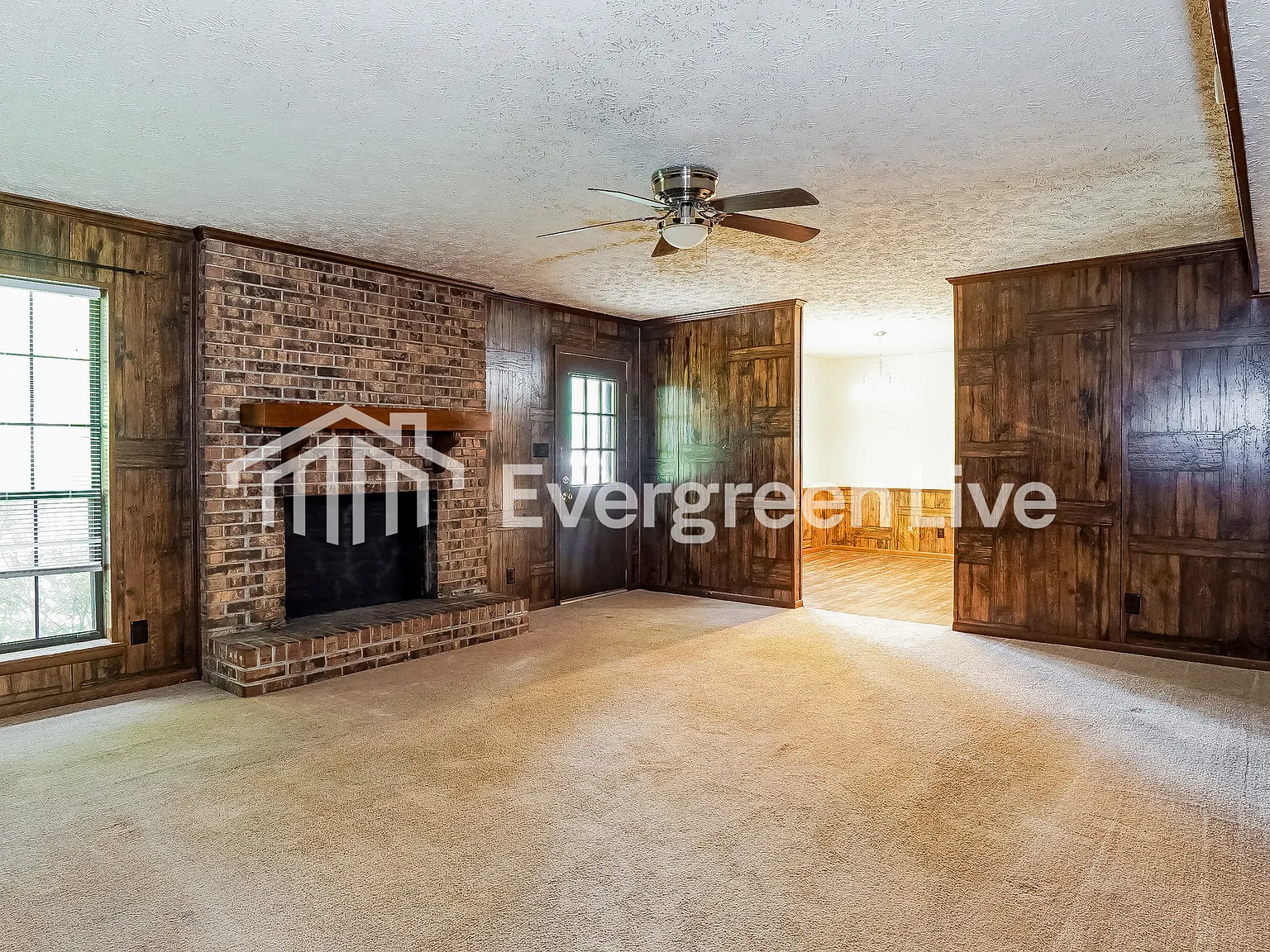 3 bed, 2.0 bath, 1800 sqft, $1,595 — Photo 2