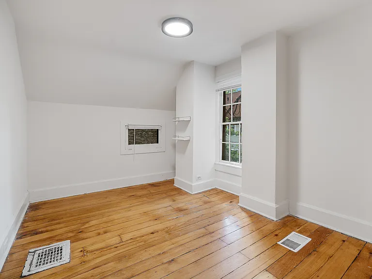 1906 Orrington Ave — Photo 11