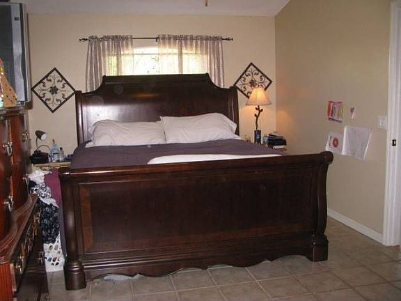 4th image of 202 Cheshire Ct