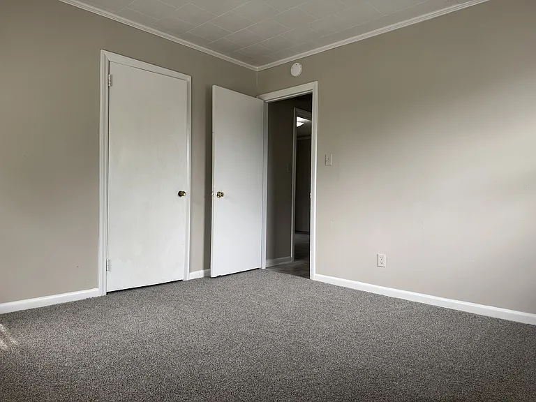 406 E Park Dr — Photo 8