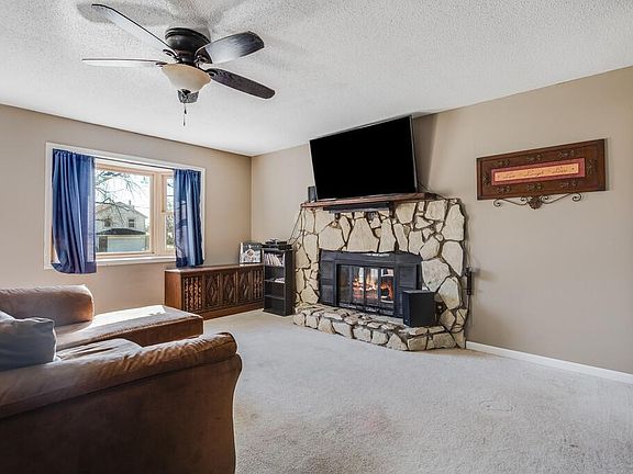 5th image of 21450 W 181st Ter