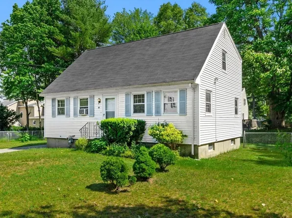 52 Applewood Ave, Billerica, MA 01821
