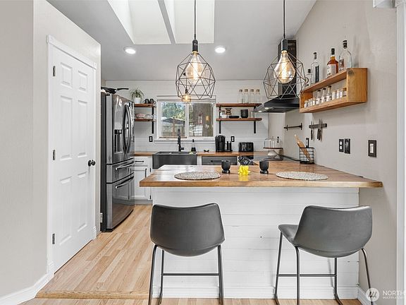 5th image of 3014 243rd Street Ct E