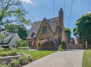 927 Floral Ave SE, East Grand Rapids, MI 49506