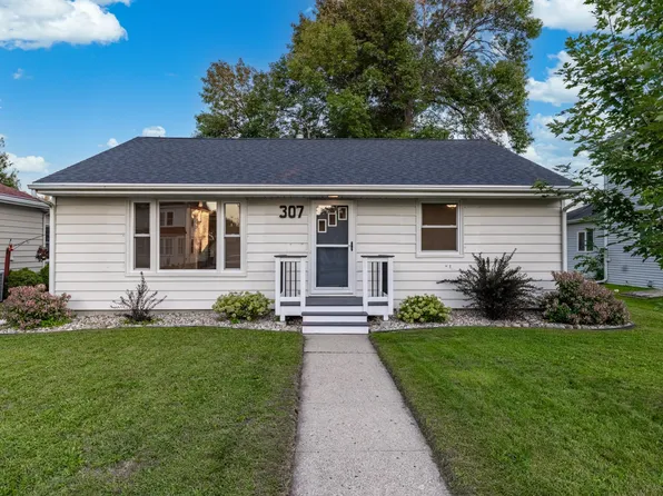 307 S 4th St, Le Sueur, MN 56058