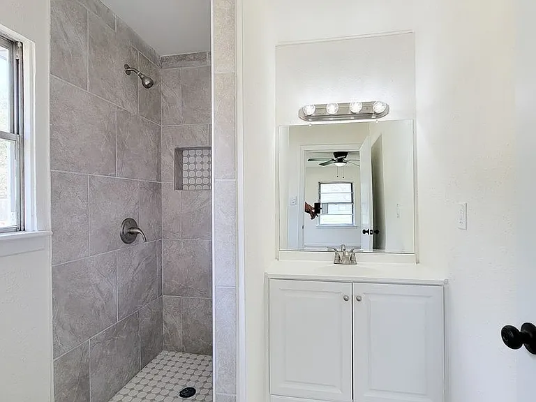 301 Cypress St — Photo 32