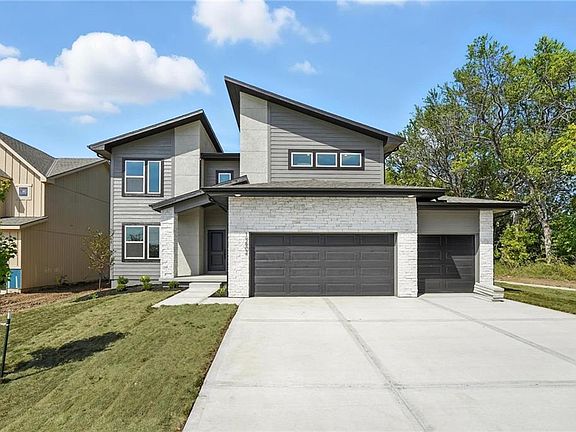 2nd image of 1505 SW Meadowlark Ct