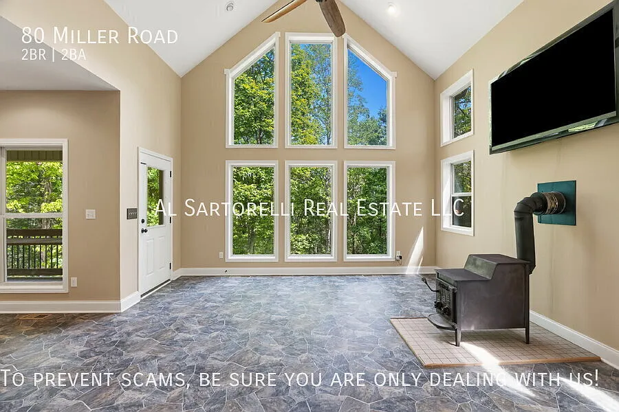 Private Mountain Cottage on 12 Wooded Acres in Marshall — Photo 3
