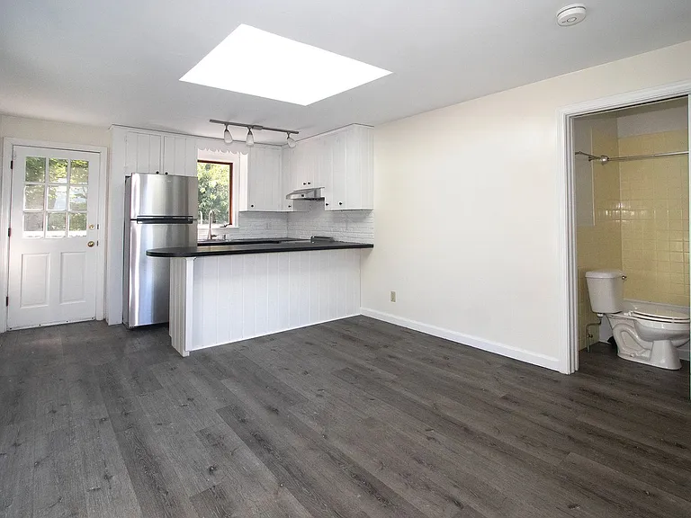 609 Central — Photo 3