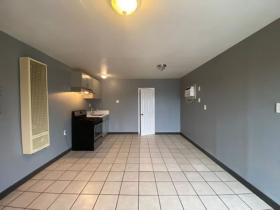 5th image of 1916 Niles St APT A