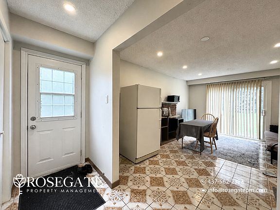 5th image of 54 Roseville Dr #B