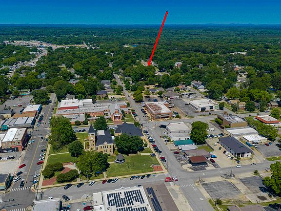 3rd image of 524 W Cross St