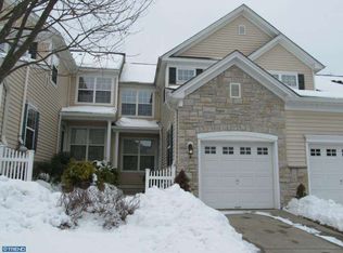 5 Crest Ct, Mount Laurel, NJ 08054