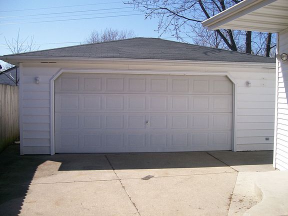 Detached 2-CAR Garage