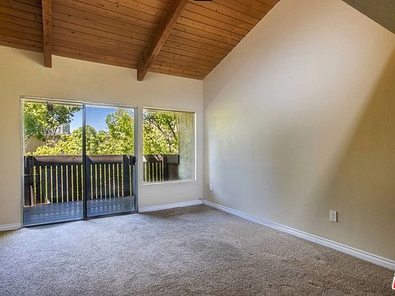 4th image of 18350 Hatteras St APT 222