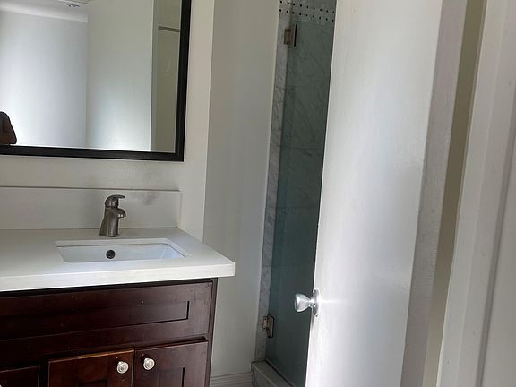 5th image of 1105 S Barrington Ave #1