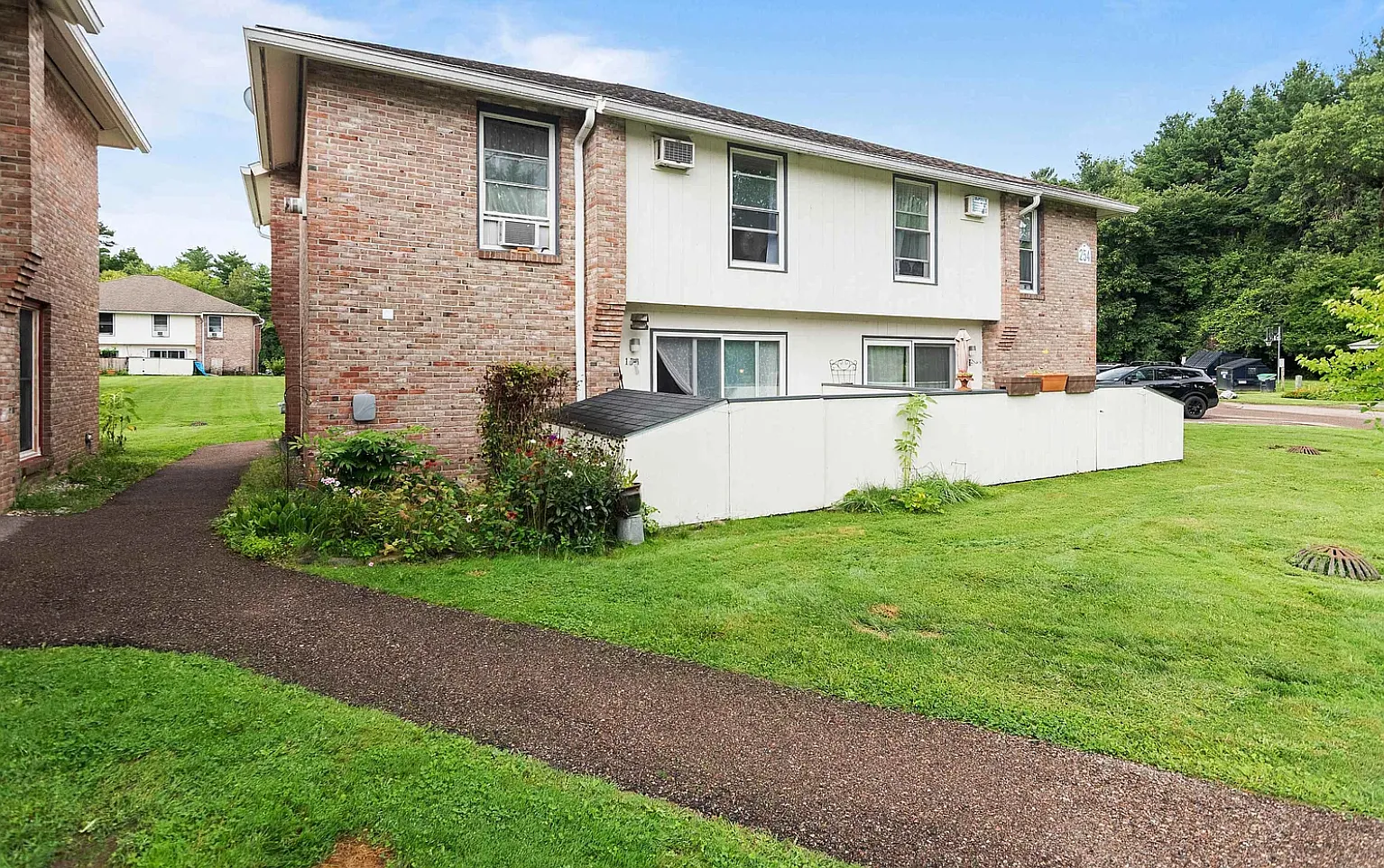 2 bed, 1114 sqft, $2,400 — Photo 1