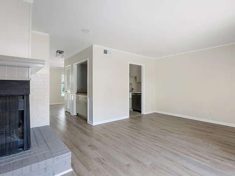 664 Swinton Ct — Photo 13